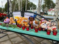 акция возложения цветов в память о жертвах стрельбы в г. Казань